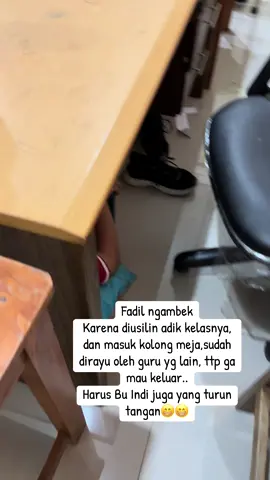 Harus Bu Indi juga yang turun tangan untuk keluarin Fadil dari kolong meja😁🤦🏼#anaktunagrahitasedang#guruslbhebat💞#slbn4jakarta#downysnydrome#ngambek 
