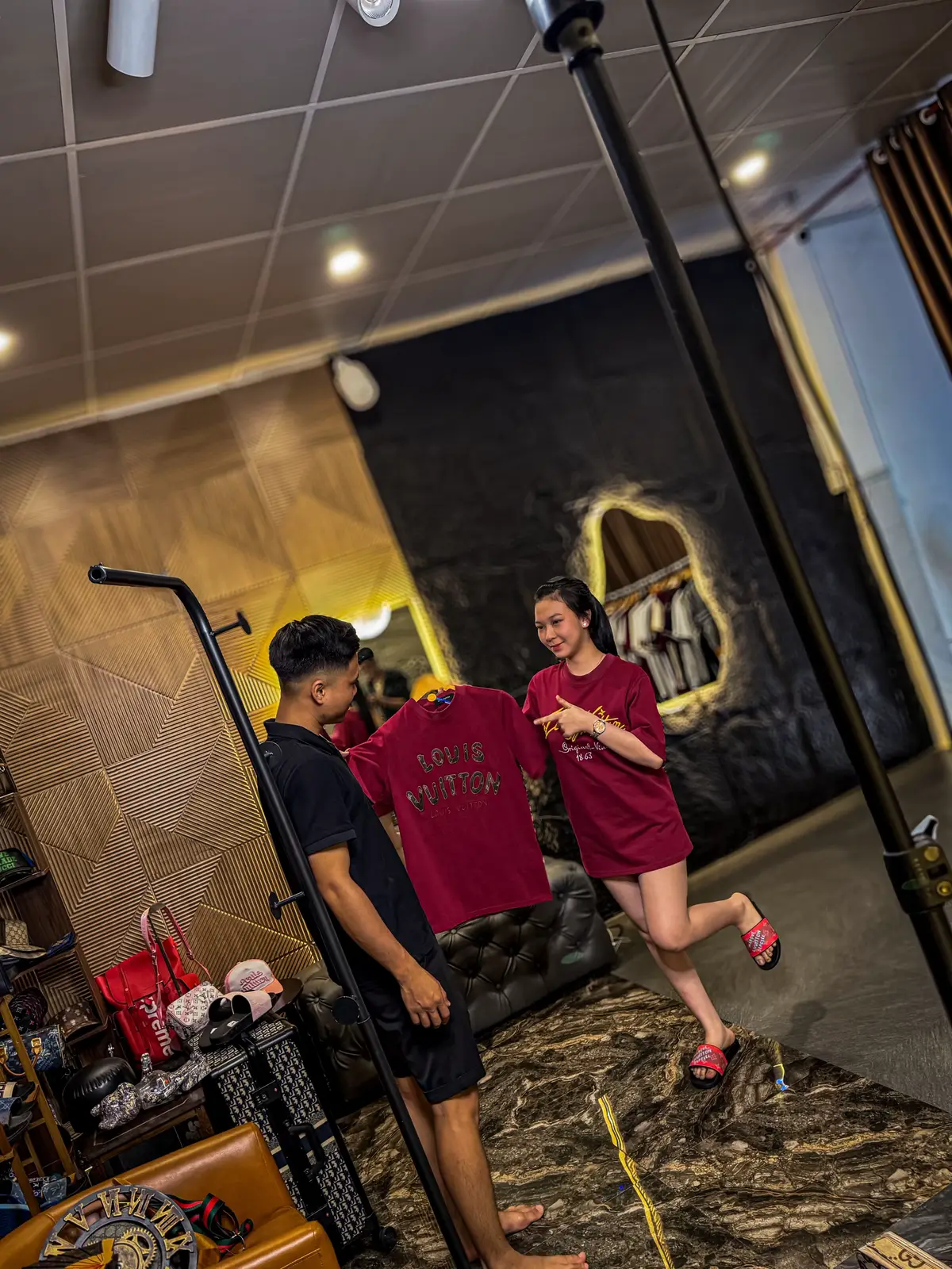 #cogiaobanquanao #thoitrangquangchau #áođỏ #aothunnamnu 