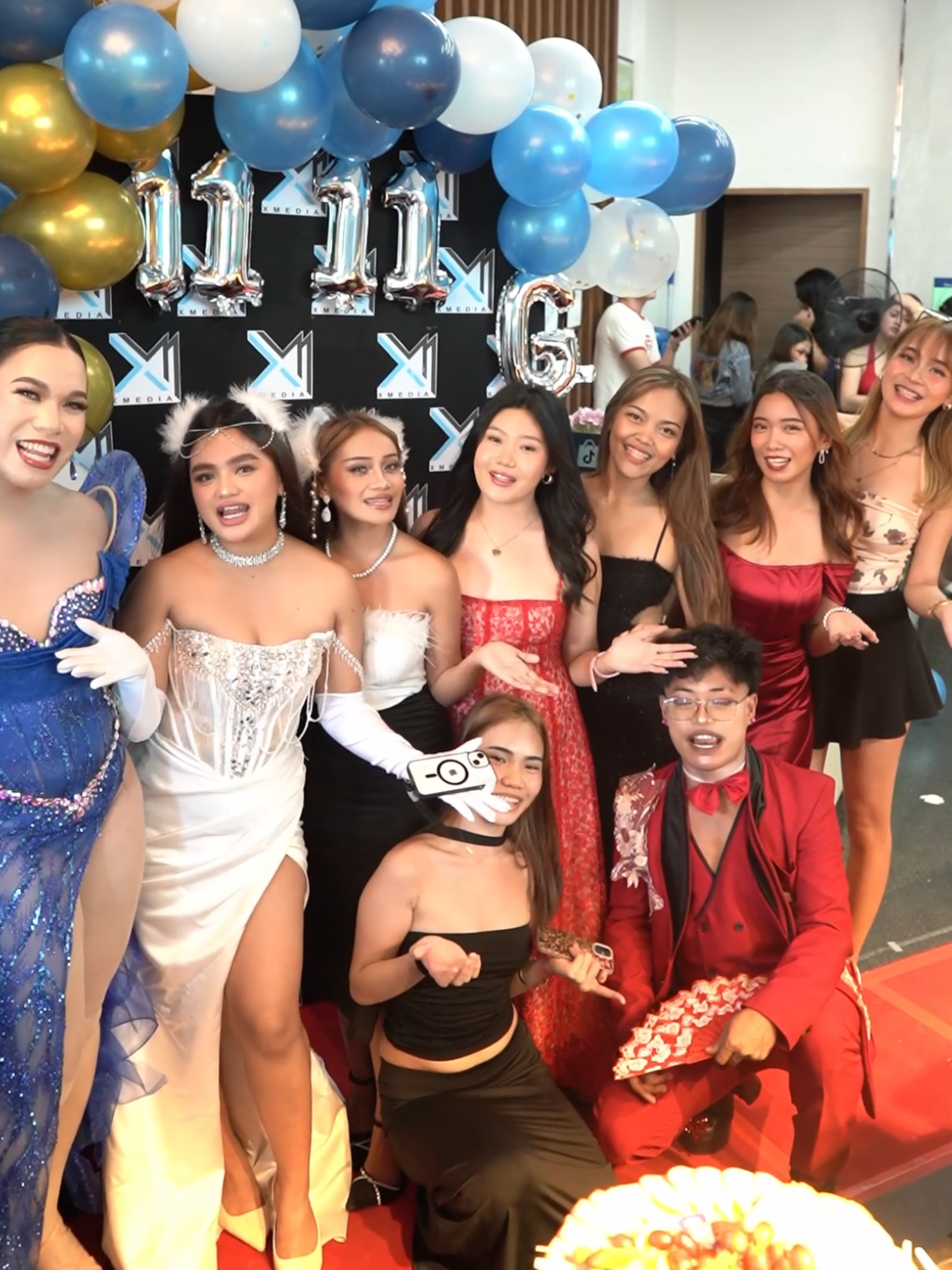 🎉 Here’s a little glimpse of how XMedia celebrated the 11.11 Big Pamasko Sale — filled with laughter, teamwork, and that holiday hustle energy! 💙✨ #XMedia #TSP  #1111bigpamaskosale