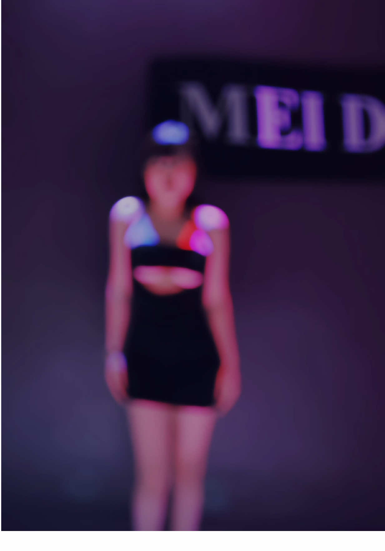 Xin lỗi áo tui hơi dãn 😂#tieuhong2k #dance #fyp 