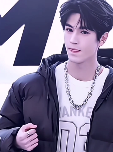 gak sia sia cegil nya nunggu dari pagi dpet nya modelan kek gitu 😭🤍 #zhanglinghe #chineseboy #MLB #event #4u 