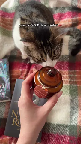 Ce mă bucur că am alături 9000 de urmăritori aici 🥹🤗Sărbătorim acest prag cu 9 cărți, o lumânare și o agendă cool pentru un urmăritor norocos 😏🤎  Tot ce trebuie să faceți este să mă aveți la FOLLOW & să lăsați comentariu cu tag către un prieten.  Mai multe comentarii, mai multe șanse de câștig. Concursul ține până pe 18.11, 23:59 & aleg câștigătorul și îl anunț în comentarii cu tag. Succes 🤗 P.S. #elvithekitty nu e inclusă :))) #BookTok #tiktokromania #laviniaolaru #cărțitok 