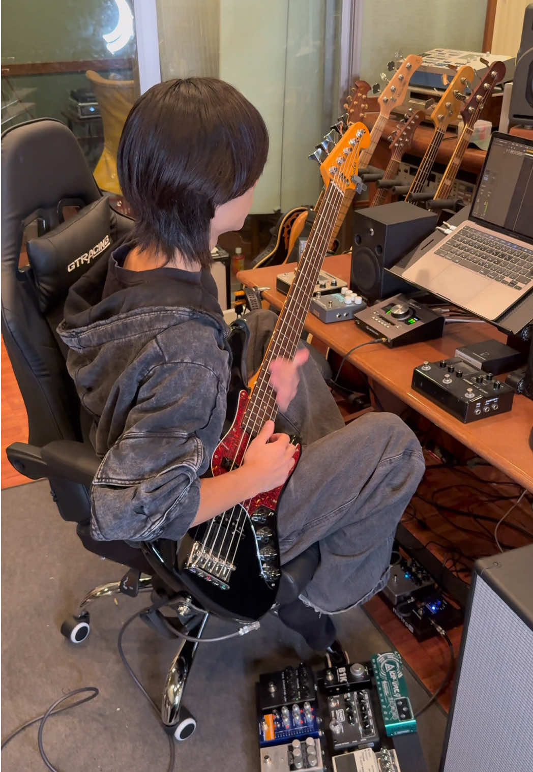 ベースの日！一番好きなベーシストは？😏#bass #bassist #bassguitar #ベース #ギター 