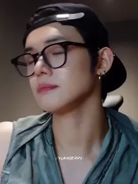 ku lepas 👓,🧢,👕#yeonjun #txt 