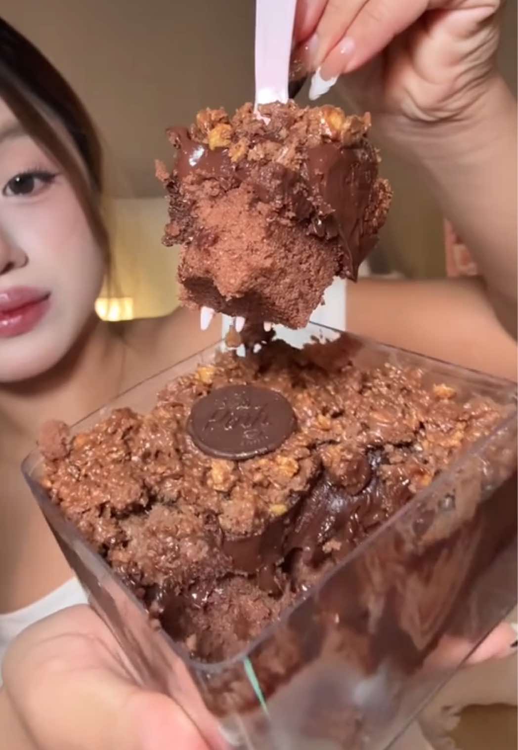 @TheRollingPinn 🍫✨ #asmr #therollingpinn #crunchycake #chocolatecake #asmrsounds 