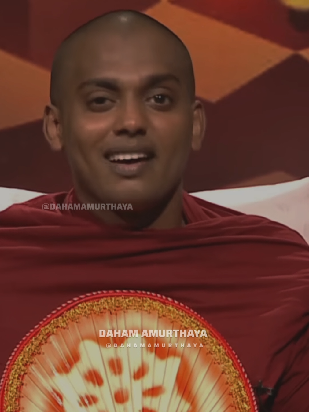 ආදරයෙන් කතා කරන්න..!🤍✨️ • • • #dahamamurthaya #kathnoruwe_siridhamma_himi #darmadeshana #nirvana #foryoupage 