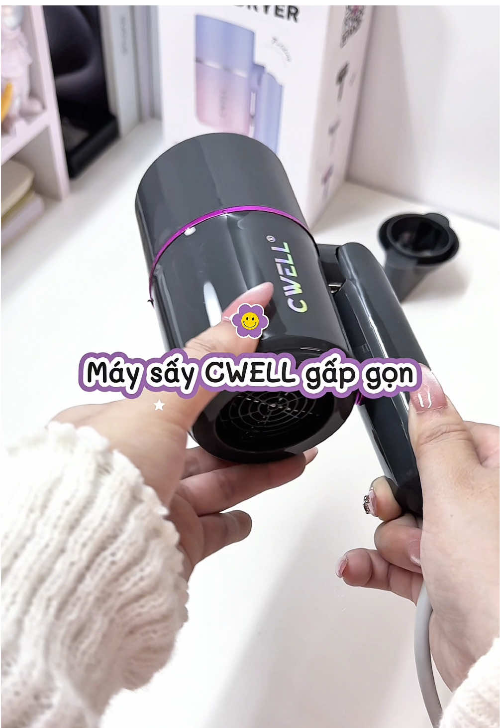 Máy sấy gấp gọn Cwell có ánh sáng xanh bảo vệ tóc #maysaytoc #maysaytoc2chieu #maysaytocmini #maysaytoccwell #lynhreview 