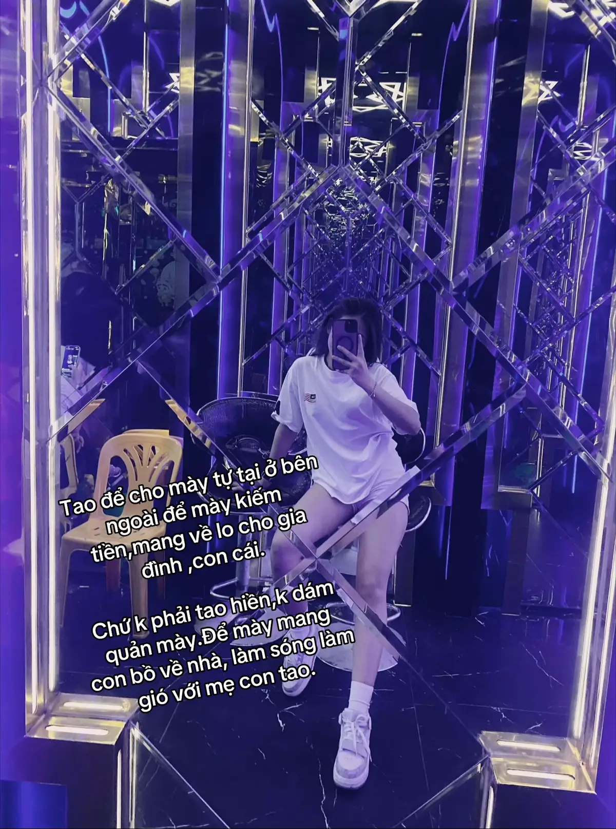 Tao để cho mày tự tại ở bên ngoài để mày kiếm tiền,mang về lo cho gia đình ,con cái. Chứ k phải tao hiền,k dám quản mày.Để mày mang con bồ về nhà, làm sóng làm gió với mẹ con tao.#xuhuong #buon #tamtrang 