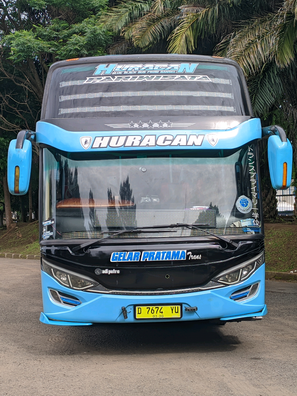 Royal Coach SHD 💙✨ @gelarpratamatrans  @adiputrogroup  . . #gelarpratamatrans #gelarpratamahuracan #adiputro  #videobus #cinematic 