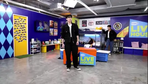 แซนต้ากับโชว์เพลงฉ่ำ 🔥 LIVEHOUSE X SANTA #GMMLIVEHOUSE #santapp