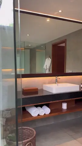 🌴 Bangun pagi dengan view laut sebening kaca? Cuma di Katamaran Resort Lombok 🌊 🏖️ Pemandangan laut langsung dari kamar 🍹 Infinity pool & restoran tepi pantai 🛏️ Kamar luas dan super nyaman 💁‍♀️ Pelayanan ramah & mewah 🔥 PROMO KHUSUS HANYA DI TIKTOK 🔥 Klik nama hotel di postingan ini dan pilih kamar sesuai kemauanmu sekarang juga! #lombok #lomboktiktok #lombokvirall🌴🌴 