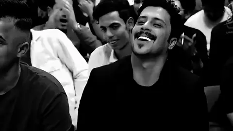 اليفكر شلون ينسى هاذ ينسى شلون🙇🏻‍♀️💔.  #عباراتكم✨ #قتباسات #ايـَه #شاشه_سوداء #اشعار_عراقيه 