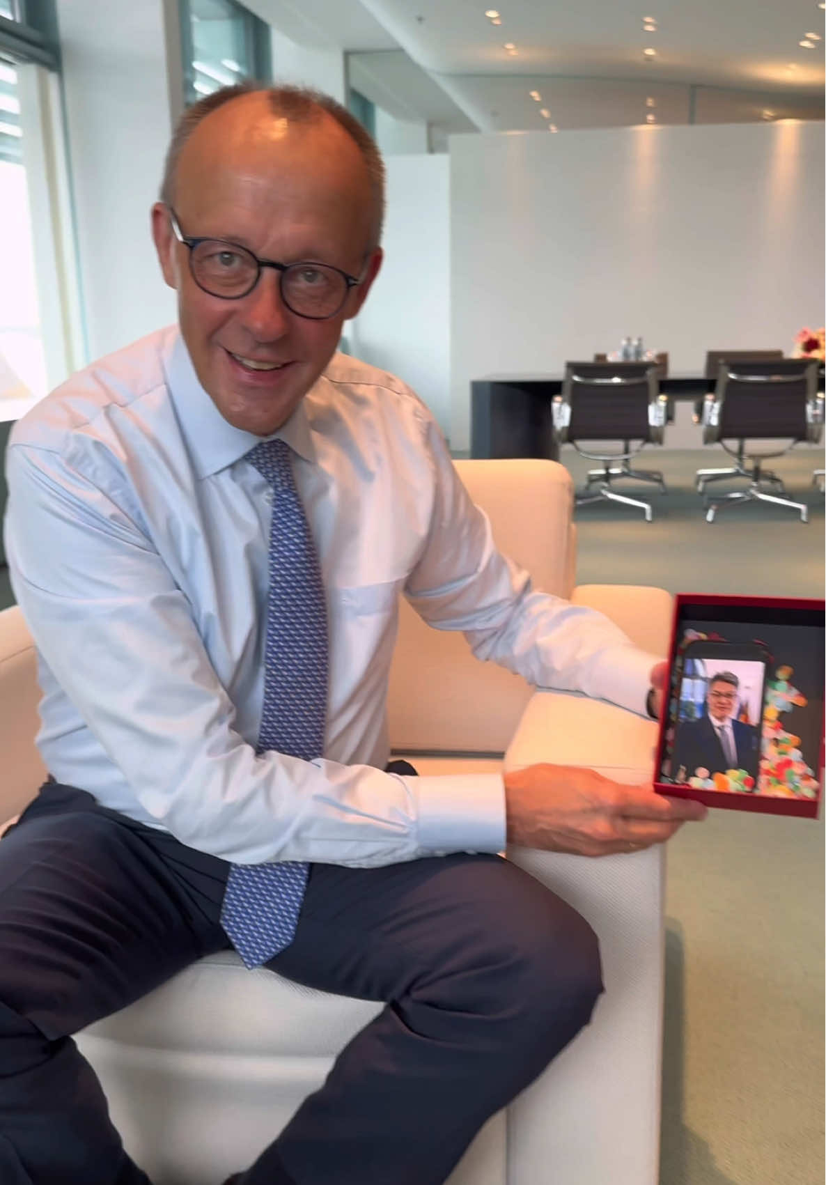 Danke für die vielen Glückwünsche zu meinem Geburtstag – besonders an mein großartiges Team in der Bundesregierung. #Bundeskanzler #FriedrichMerz  