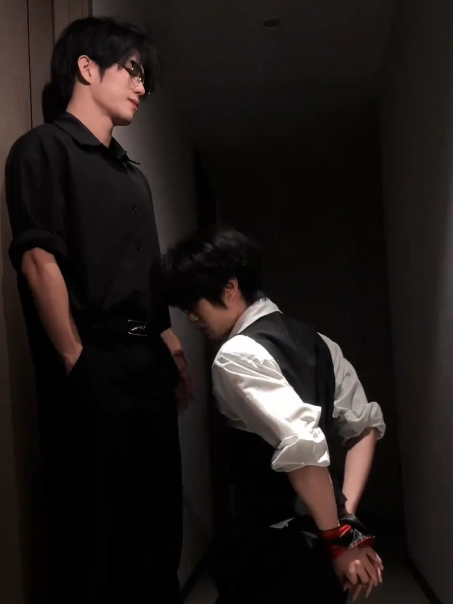 当我看小说之后出现幻觉#阿鹏#看书幻想变装挑战