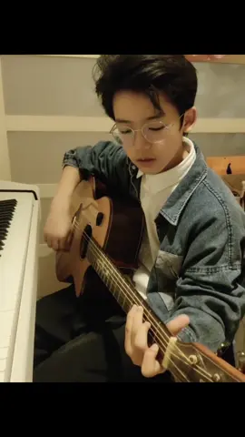 Jayden main gitar🤏🏻😫🤭#takdirsangbintangkecil #jayden #4u #fypage #xybca 