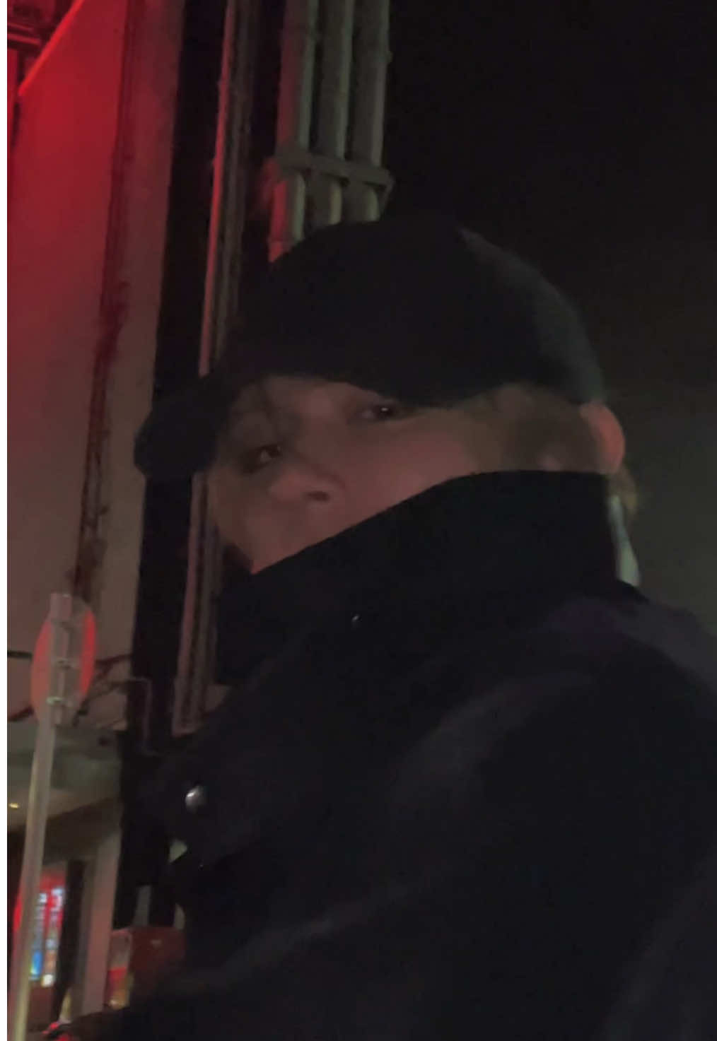 Please look me for 4 second👀