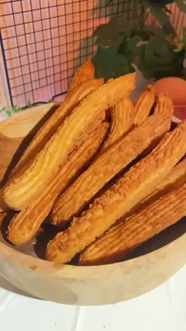 Save aja dulu!!! Crispy churros Bahan: 250gr tepung ketan 1 btr telur 50gr margarin 3 sdm gula Sedikit garam +- 90ml santan #churros #cemilan #cooking #homecooking #fyp 