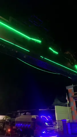 Dari dlu memang ku tnyaki🙈😂#fyp #foryou #drivertongkang #tongkangstyle #tongkangsulawesi #yellowstyle💛 #hdx #canter #