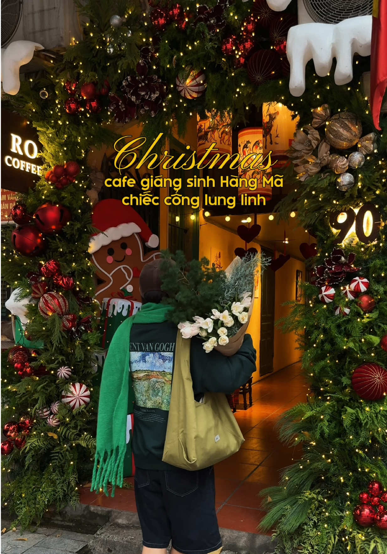 • quán cafe giáng sinh ở Hàng Mã với chiếc cổng lung linh… 🎄 #nguoitresongchill #hanoi #cafehanoi #coffeehanoi #rocafe 