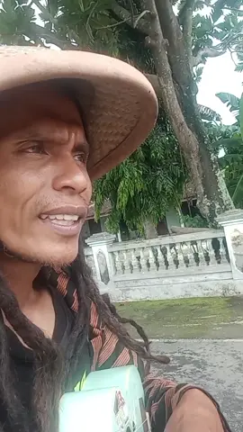 di ece aku mesem wae 🙂 #senimanjalanan #pengamenjalanan #pengamen #musisijalanan #fyp 