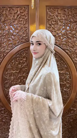 Masyaallah mukena dari alluna gapernah gagal sihh 😩 mewah bangett motif sama detailnya🥺🤍✨ #mukena #mukenadewasa #mukenapremium #mukenacantik 