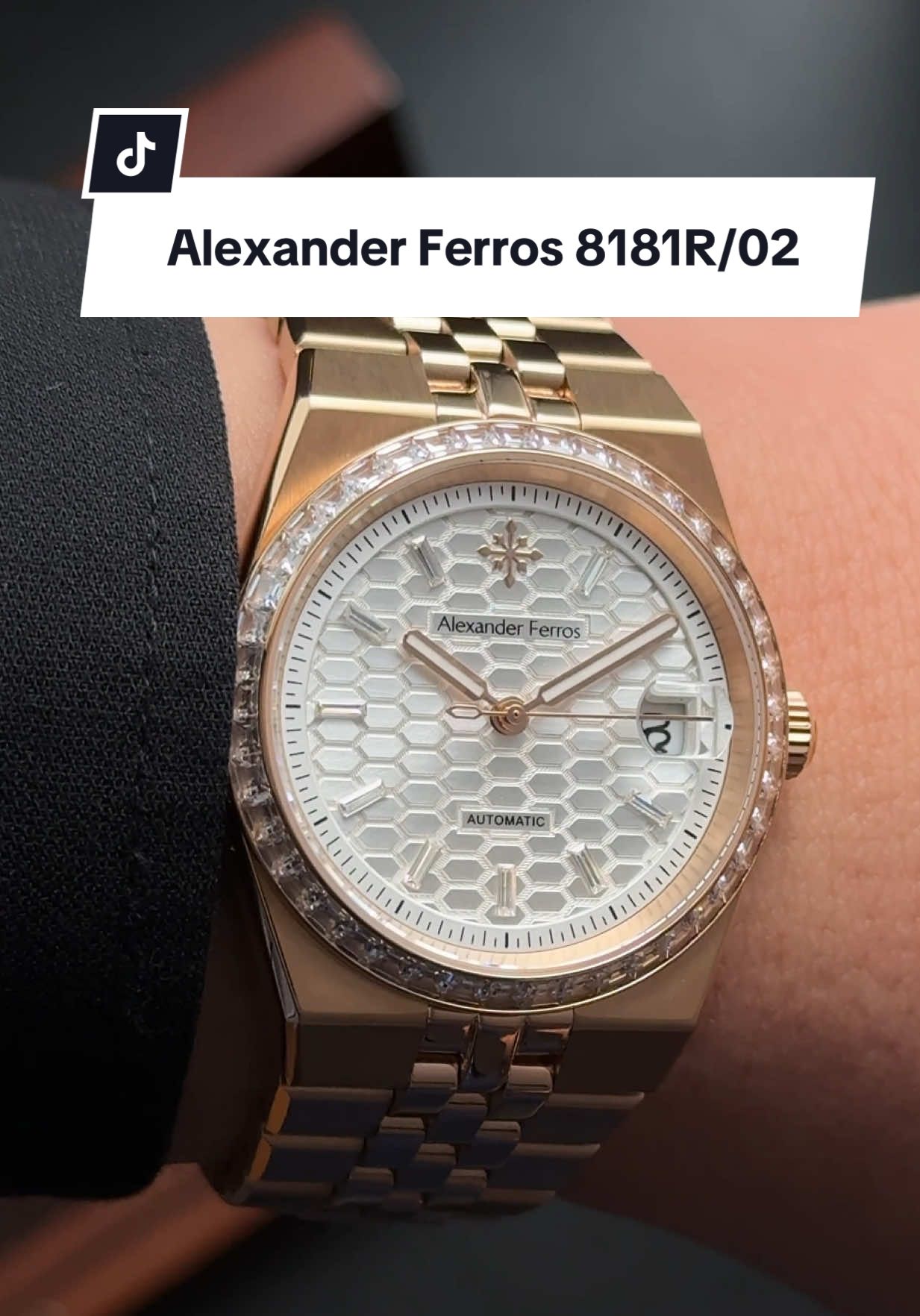 Một trong những mặt dial ăn sáng nhất mà tôi từng quay. Và đây cũng là thiết kế mới trong bộ sưu tập 8181 của Alexander Ferros chuẩn bị chào sân tháng 12 #alexanderferros #ferros #donghochinhhang #donghoco #donghonu #donghonam #automaticwatch #watches #donghothoitrang #dongho #xuhuong #fyp #Dresswatch #Sportwatch 