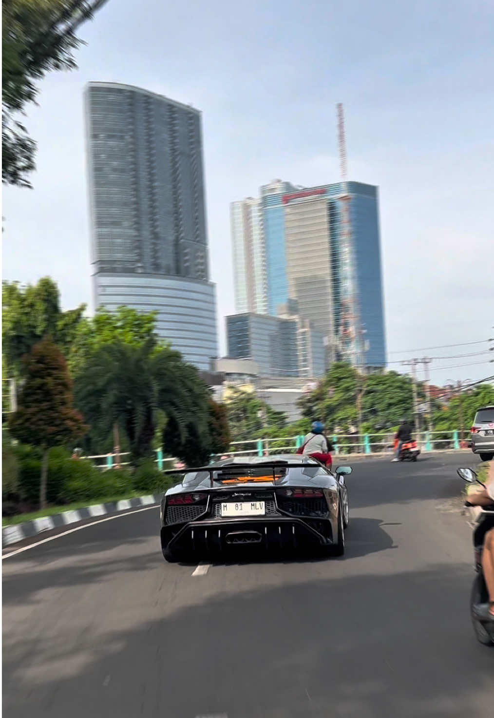 Surabaya pagi ini #surabaya #indonesia #lamborghini #cars #surabayatiktok 