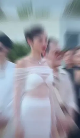 Năng lượng toả sáng, trao thật nhiều yêu thương 🤗 #nguyenthucthuytien #fashionshow #dolong 