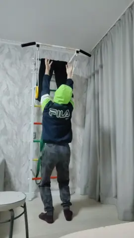 Всем снова привет. Я гриша и я подтягиваюсь каждый день. Сегодня третий день и я выполнил 19 подтягиваний. #кроссфит #gym #качалка #подтягивания #спорт #спортсмен #бокс #боксирование 