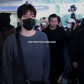 he's so charming I can't😩🤎 #jeongwoo 