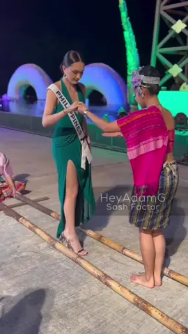 Nag tinikling siya ang cute💚 #ahtisamanalo #missuniverse #missuniversephilippines #fyp #pageantsph @TikTok 