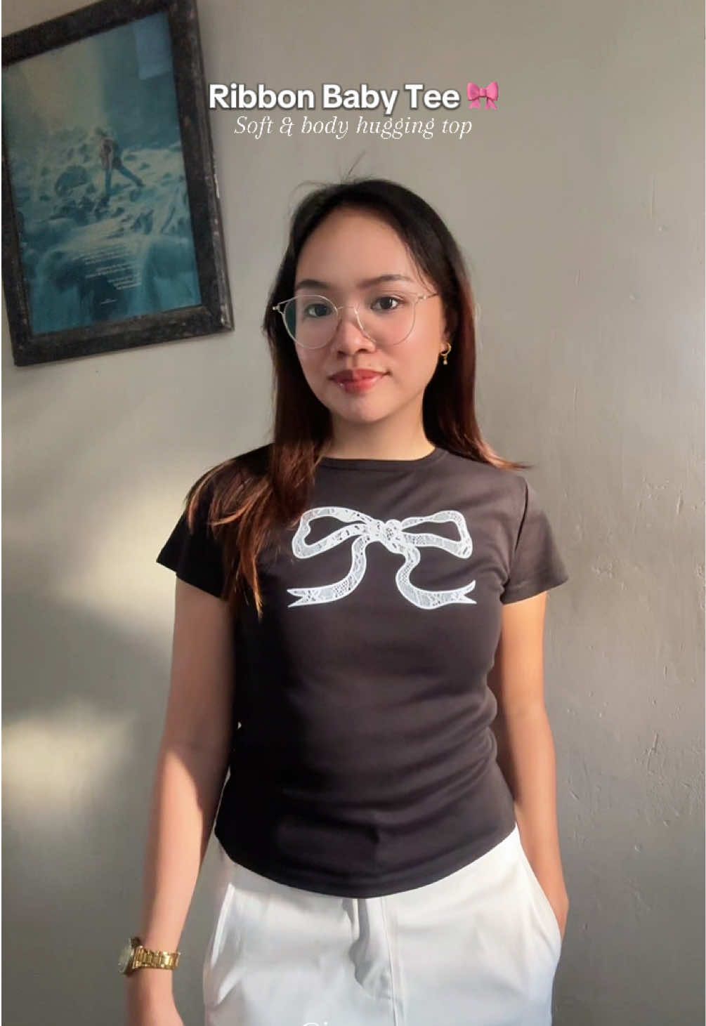 comfy t-shirt! lambot ng fabric also stretchy gives you that ⏳ shape ✨ — #babytee #tshirt #ribbontshirt #coquette #affordabletops cute tshirt bow ribbon comfy