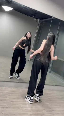 Na na bum chít phiên bản 1 mình em                                                          #Nabi #daydancebar #viral 