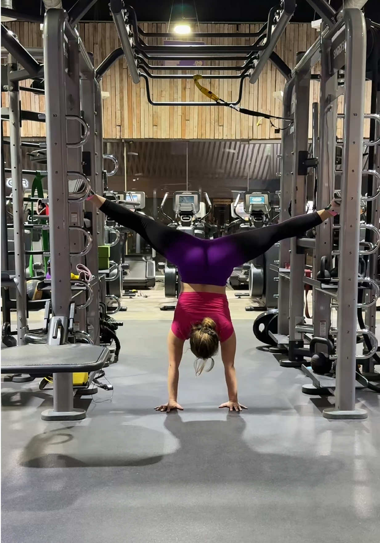#handstand #flexible #girlpower #gymmotivation 🩷💜