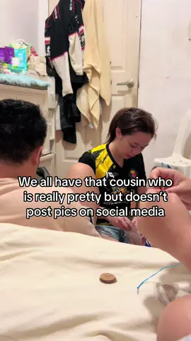 Kaya ayan pinapakita nalang nya mga pics nya samin 😂