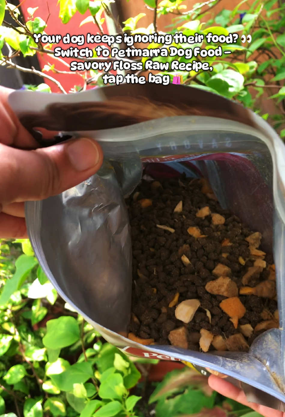 #creatorsearchinsights #trendingproducts #petmarradogfood #dogfood #petmarradryfood Your dog keeps ignoring their food? 👀 Switch to Petmarra Dog Food – Savory Floss Raw Recipe, tap the bag 🛍️