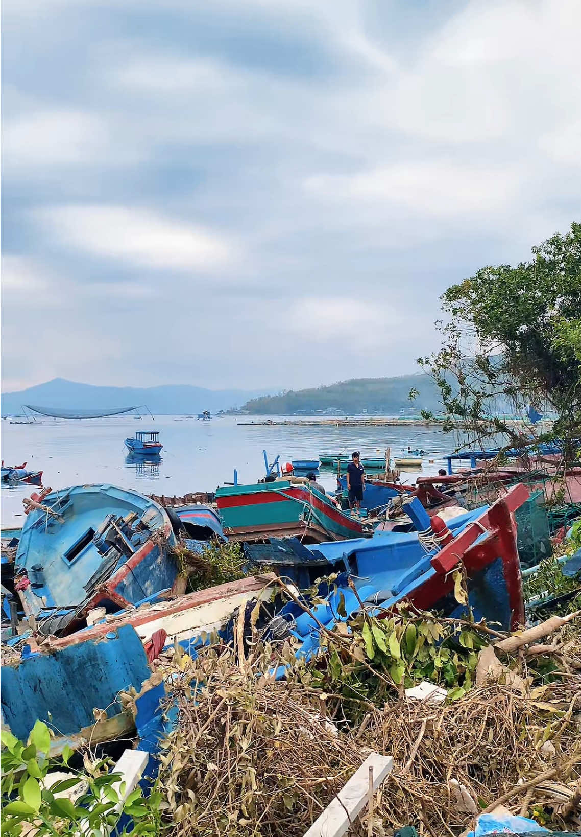 Thương quá bà con vùng biển Sông Cầu, cả gia tài tích góp bao năm 