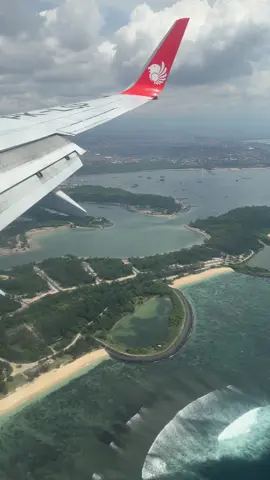 Pasti semua orang punya vibes yang berbeda ketika mendarat di Bali #bali #igustingurahraiairport #landing #welcometobali #seminyak 