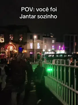 Hoje fui jantar e comer comida brasileira sozinho tava muito bom 😊#CapCut #raybanmeta #pov 