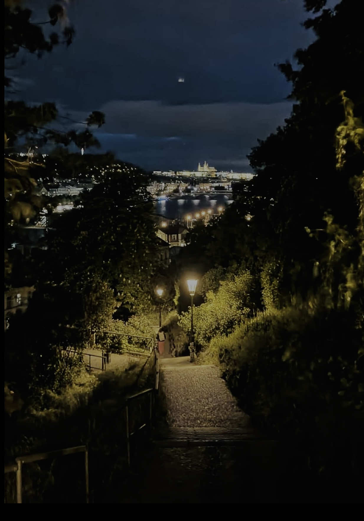 Ngồi một mình nhìn lại quá khứ#su15089x #sbtentertainmentt 