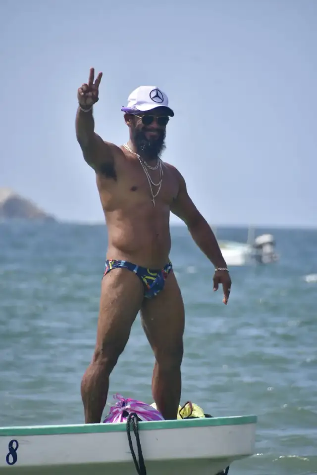 ECLESIÁSTICO 18 Precaución  19 Antes de hablar, instrúyete; antes de caer enfermo, cuídate.  20 Antes de juzgar, examínate a ti mismo, y cuando el Señor te pida cuentas encontrarás perdón.  21 Para no caer enfermo, humíllate; y si pecas, arrepiéntete. 22 Cumple tus promesas a su debido tiempo,  no esperes a la muerte para ajustar tus cuentas.  23 Antes de prometer algo a Dios, piénsalo bien,  no seas como hombre que tienta al Señor. 24 Ten presente la ira de los últimos días, la hora de la venganza,  cuando Dios esté ausente. 25 Cuando vivas en abundancia,  piensa en los días de escasez; cuando seas rico,  recuerda la pobreza y la miseria.  26 Como corre el tiempo de la mañana a la tarde, así pasa todo veloz ante el Señor. 27 El sabio anda en todo prevenido y procura no caer cuando llega la tentación. 28 El hombre sensato conoce la sabiduría,  y alabará al que la encuentra.  29 Los que hablan con prudencia se hacen sabios, y derraman como lluvia acertados proverbios.  #ricoenamor  #misericorsioso #clemente #compasivo 