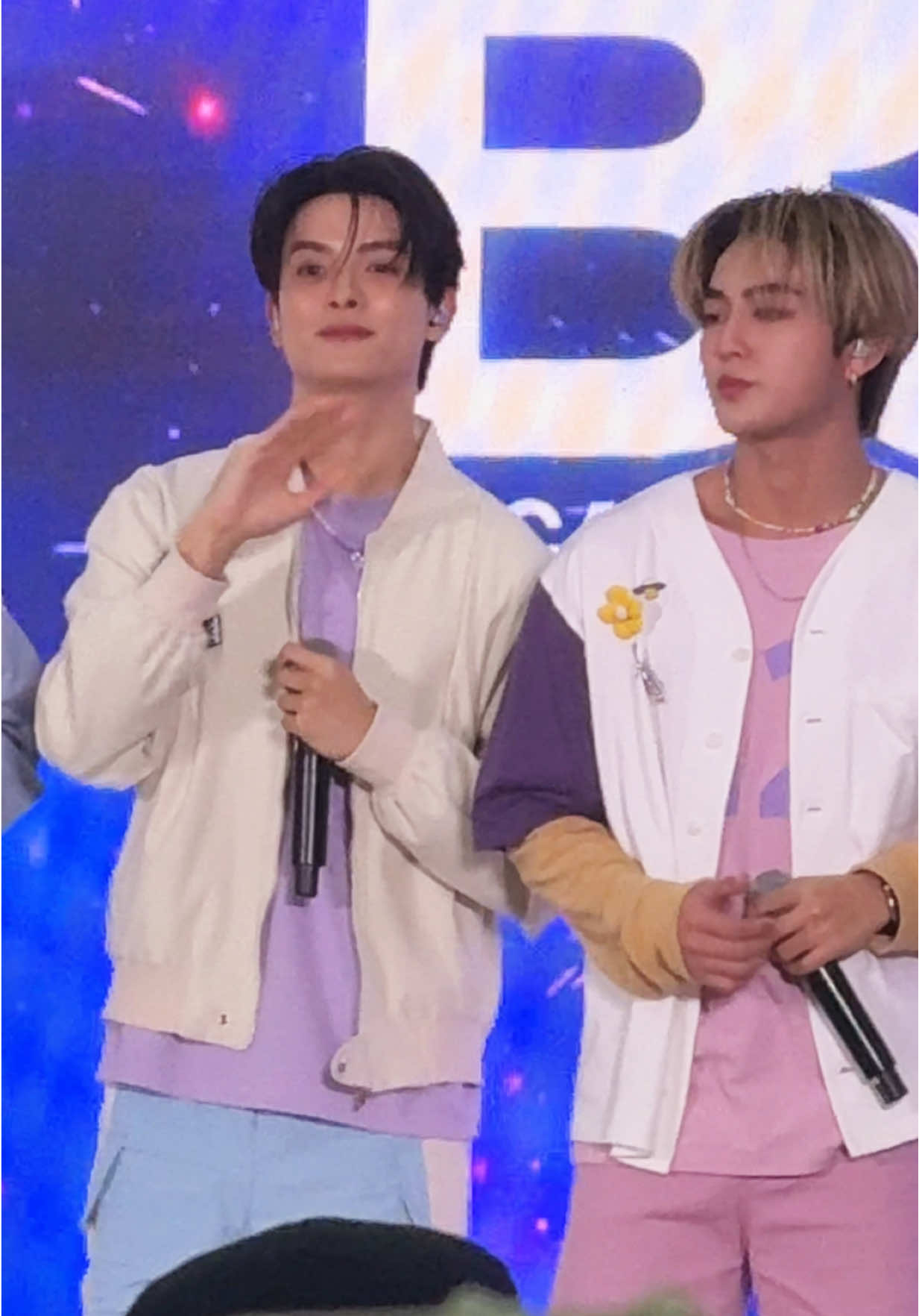 เพลงเศร้ากลายเป็นเพลงรักได้ยังไง😌 @KHUNPOL BUS @HEART BUS  #Khunpol #heartchuthiwat #ปองชู #BUS_ยังรักอยู่ไหม 