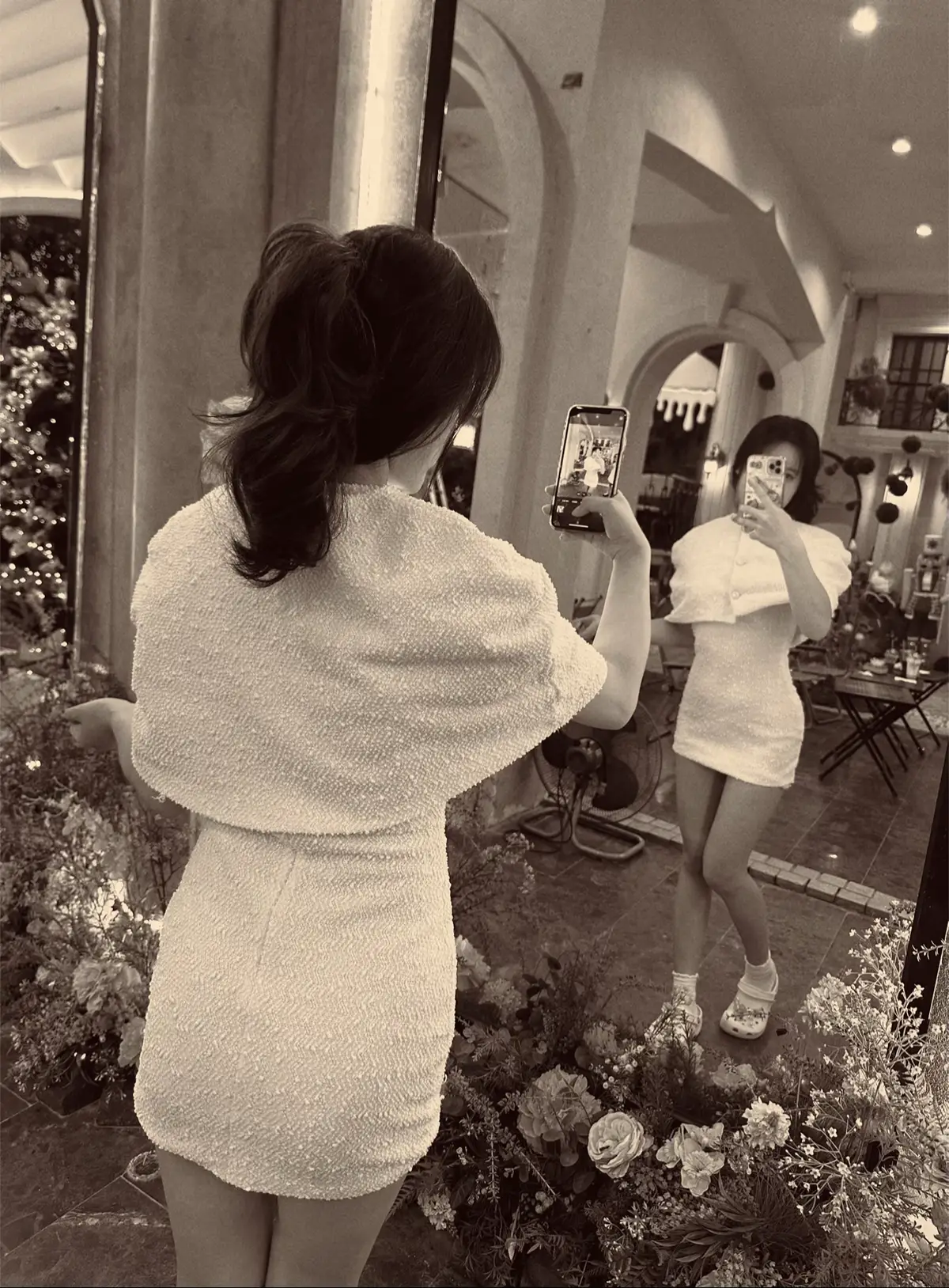 “Mong rằng chúng ta sẽ luôn giữ được trái tim luôn dành cho nhau như những ngày đầu, để sau này dù có trải qua bao nhiêu thử thách, thì tình yêu vẫn nguyên vẹn. Có thể đôi lúc cách xa, có thể đôi khi không ở cạch nhau, có thể giận hờn nhau nhưng chỉ cần anh và em cùng hướng về nhau, thì khoảng cách nào cũng trở nên nhỏ bé.”