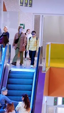 Do humans in this world help each other? Do humans in this world have humanity or not?Do people help a blind person?loves you like viralreelsvideo blind person help give friends for forever #viralreelsvideo #tik_tok #foryou #goviral #reels 