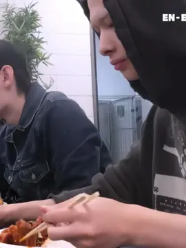 เห็นอะไรแบบนี้ แล้วจะร้องไห้อะ คิดดูว่าน้องมันต้องเหนื่อยแค่ไหน แค่ขนาดจับตะเกียบกินข้าวยังมือสั่นขนาดนี้เลยอะ😭 #ni_ki #nishimurariki #enhypen 