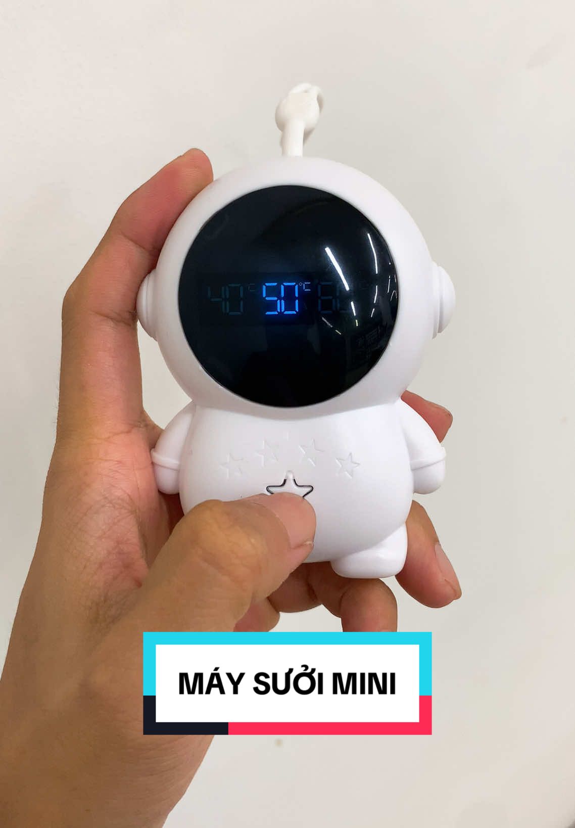Máy sưởi cầm tay mini hình phi hành gia nè các cậu ơi. Đông này mà có một em sưởi ấm tay thì quá đã luôn. Có 3 cấp độ nhiệt, sạc bằng type C nha🥰 #maysuoimini #maysuoicamtay #maysuoi #sale #CuocDuaNhaSangTao 