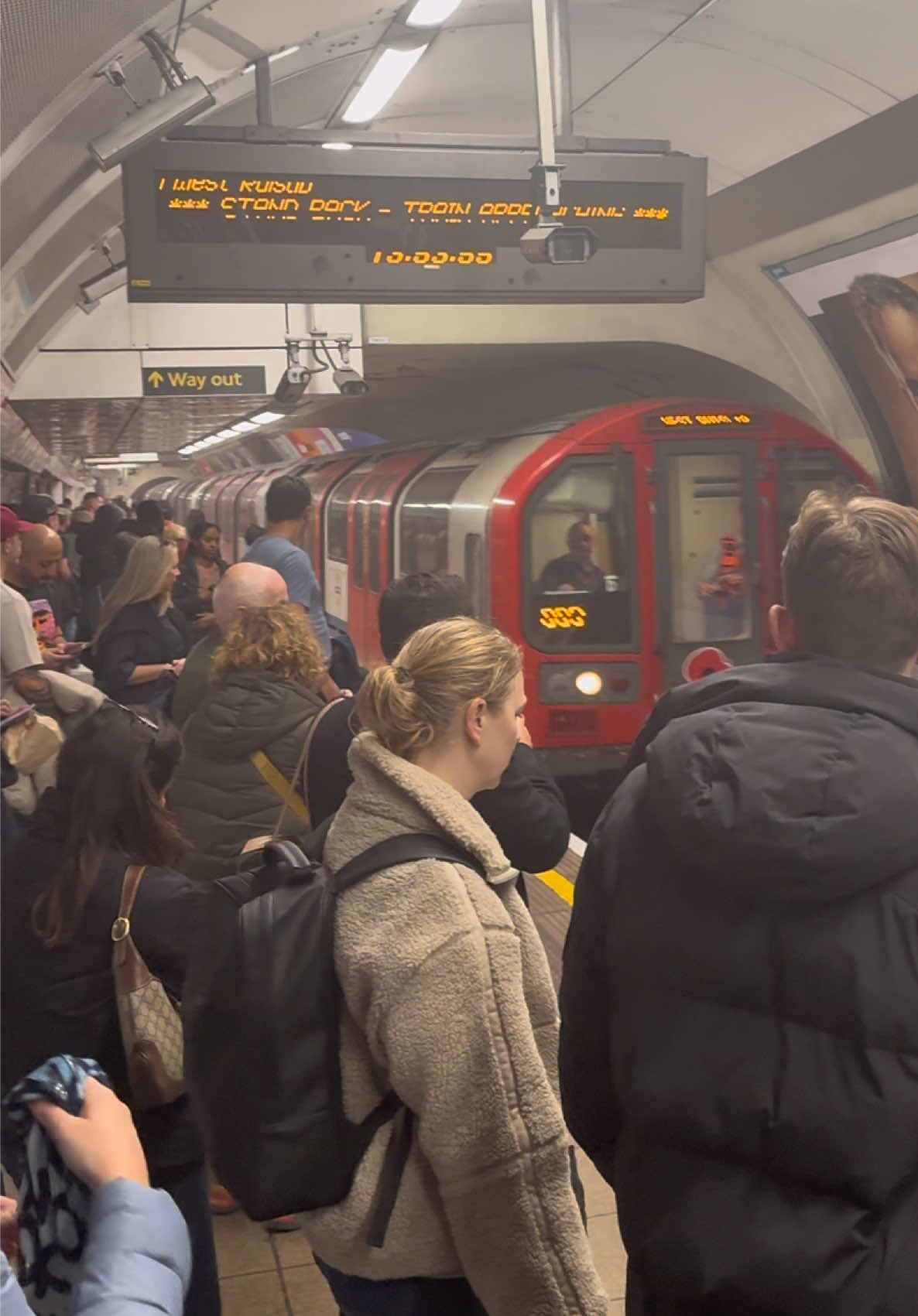 London Underground 🇬🇧 Oxford Cricus Station, W1B