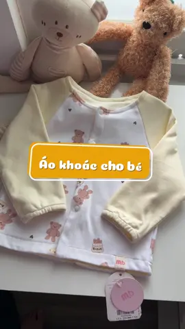 Áo khoác xinh cho bé mùa thu đông. Khoác xinh cho bé khi đi đường không sợ lạnh mà quá là cute luôn nè mom ơi #reviewmevabe #aokhoacchobe #aokhoacembe #dothudongchobe #aoamchobe 