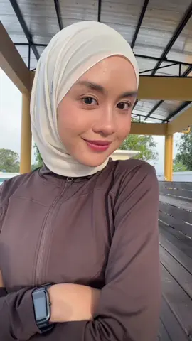 today i went swimming at the pool (i dont know how to swim)