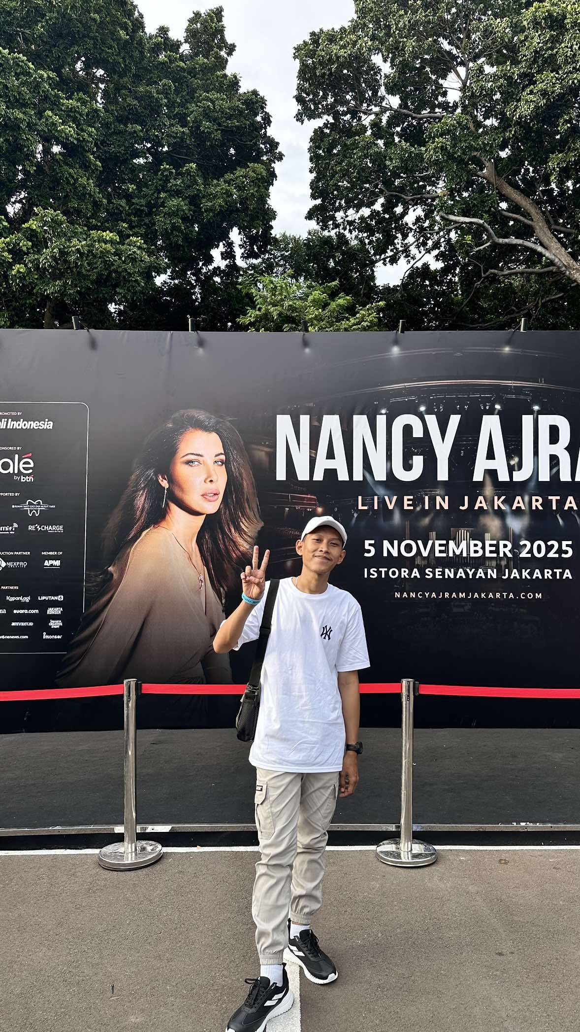 Still can’t believe this happened. Tidak menyangka bisa lihat langsung idola masa kecilku @Nancy Ajram — right there, right in front of me. Pure happiness, unforgettable night. 🎶 #nancyajram #concert #liveinjakarta #2025 #fyp